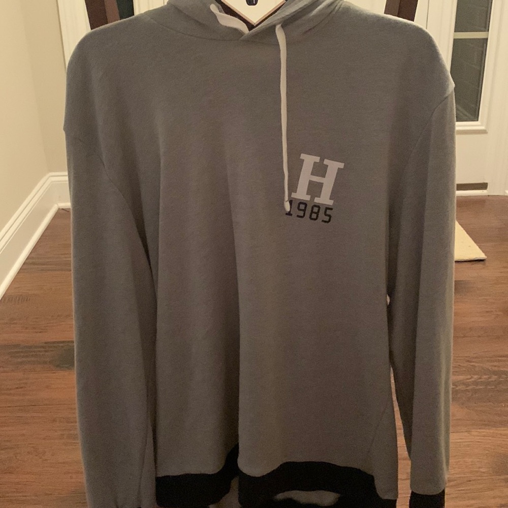 Tommy Hilfiger men’s size XL sleep hoodie.